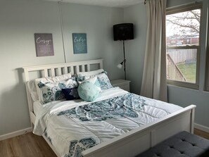 Iron/ironing board, WiFi, bed sheets