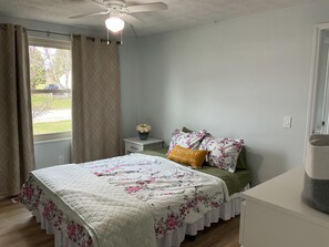 Iron/ironing board, WiFi, bed sheets