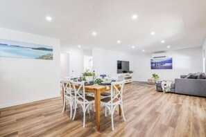 Interior - Ocean Haze - Prime Beachfront Getaway! (Agnes Water)