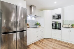 Fridge, microwave, stovetop, dishwasher - Ocean Haze - Prime Beachfront Getaway! (Agnes Water)