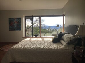 WiFi, bed sheets - beautiful, serene 1 - 2 bedroom Salt Spring suite with a southwestern view (Saltspring Island)