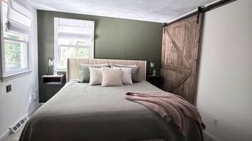 3 bedrooms, desk, iron/ironing board, WiFi