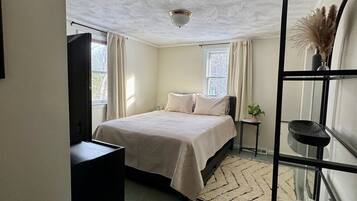 3 bedrooms, desk, iron/ironing board, WiFi