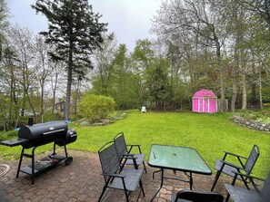 Outdoor dining - Large 3BR Suite/Garden & Ocean View/Parking/12 Min DT (Halifax)