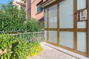 Exterior detail - Spacious bright and cozy penthouse with terrace close to metro station (Roma)