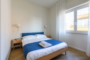 3 bedrooms, desk, iron/ironing board, travel cot - Spacious bright and cozy penthouse with terrace close to metro station (Roma)