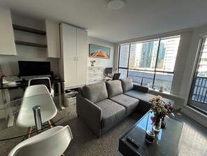 Living area - Modern Downtown apartment w/balcony (Vancouver)