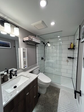 Bathroom - Modern Downtown apartment w/balcony (Vancouver)