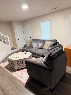 Living area - 3-bedroom condo in gorgeous Mableton with AC and comfort (Mableton)
