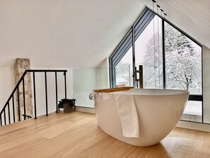 Interior - A-frame forest retreat with bathtub and nature view (Skrad)