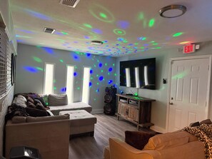 Living area - Cozy and peaceful home (Albany)