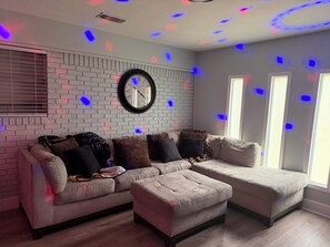 Living area - Cozy and peaceful home (Albany)