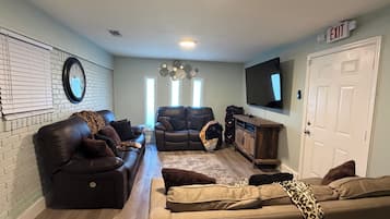 Smart TV, fireplace, stereo, computer monitors