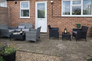 Terrace/patio - Spacious 4BR Home with Garden and Parking (Lincoln)