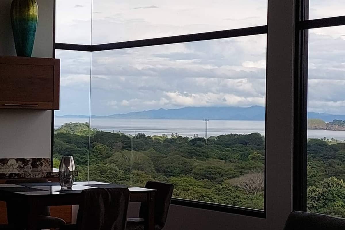 House, 1 Bedroom | Dining room