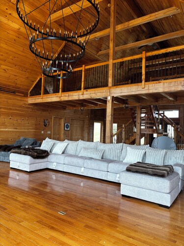 Grand Log Cabin • Sleeps 16+ • Game Room • Elk MTN • Outdoor Games • Grand room