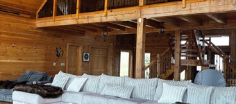 Grand Log Cabin • Sleeps 16+ • Game Room • Elk MTN • Outdoor Games • Grand room