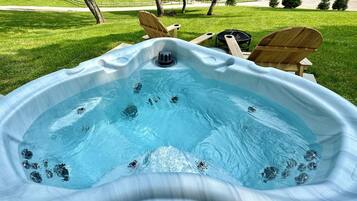 Tina de hidromasaje al aire libre