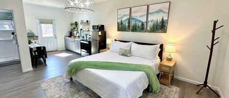 1 habitación, tabla de planchar con plancha, wifi y ropa de cama