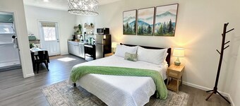Romantic King Bed, Heart Shaped Hot Tub, Fire Pit