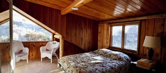 Scenic Valley Getaway- near Missouri River