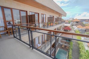 Standard Double Room | Balcony view - Oka's Guest House 2 Batu Bolong (Canggu)