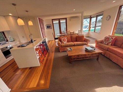Couples Coastal Getaway / Pet Friendly / Your perfect coastal escape awaits