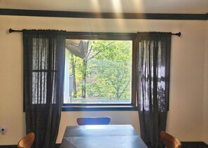 Dining - Lumen Roscoe: Lux Riverfront Escape w/ firepit lounge (Roscoe)