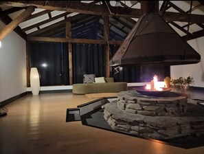 Interior - Lumen Roscoe: Lux Riverfront Escape w/ firepit lounge (Roscoe)