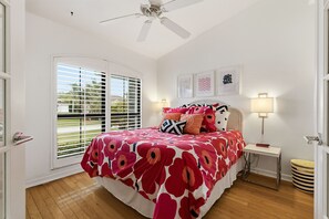 4 bedrooms, desk, iron/ironing board, travel cot - Beachside Bliss in Marco Island (Marco Island)