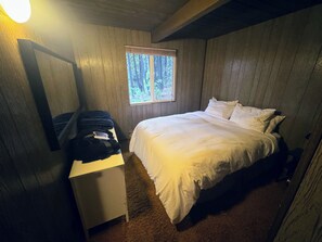 1 bedroom, free WiFi, bed sheets - Our Family Cabin!  Getaway from town - Gateway to adventure - Space to reconnect (Cle Elum)