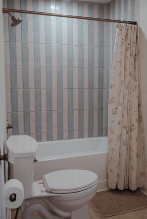 Dusche, Handtücher, Seife, Toilettenpapier