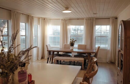 Bagby Bunkhouse • Beautiful Cottage 7 minutes from Baylor and Magnolia • Pond