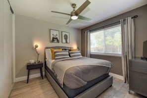 WiFi, bed sheets - The Olive House: Charming 3BR Gem, Pet Friendly, Fully Gated, NearDowntown Shops (Sacramento)