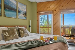 Iron/ironing board, free WiFi, bed sheets - Lake & Mountain View's! Hot tub-Grill-Game Rm-Movie Rm-2 Mins To Lake Chatuge (Hiawassee)