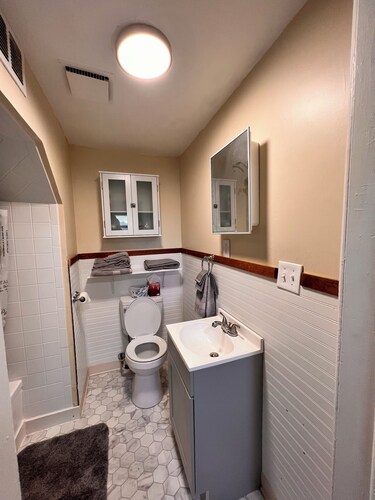 Brilliant 2-bedroom apartment with AC in vibrant Troy