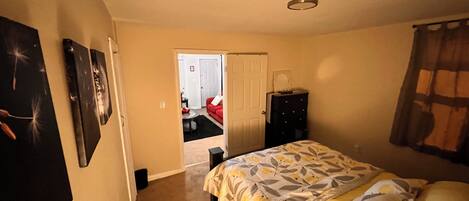 2 habitaciones, tabla de planchar con plancha, wifi y ropa de cama