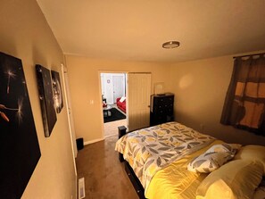 2 chambres, fer et planche à repasser, Wi-Fi, draps fournis