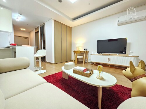 Cozy 1-bedroom condo in tranquil Seoul with AC comfort