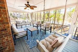 Smart TV, chimenea, videojuegos y tenis de mesa 