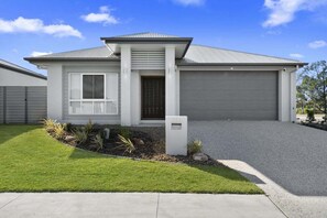 Exterior - Fishers' Tee Time Home (Banksia Beach)