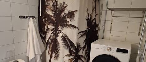Shower, towels