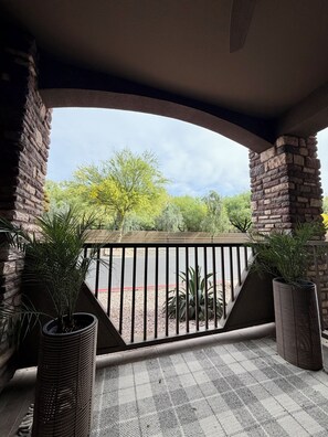 Property grounds - Modern Resort Living! Gated Community. Amenities-Golf, Restaurant and Shopping. (Phoenix)