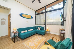 Smart TV - Cozy Home Steps to quiet Beaches (Santa Cruz)