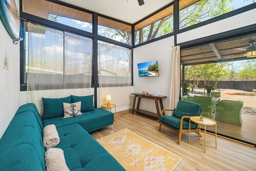 Cozy Home Steps to quiet Beaches