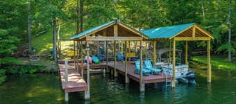 Four bedrooms in two side-by-side rustic lake cabins in Spring City, TN