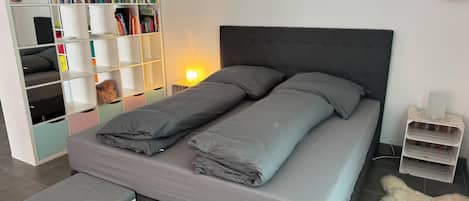 1 bedroom, desk, free WiFi, bed sheets