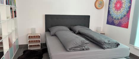 1 bedroom, desk, free WiFi, bed sheets
