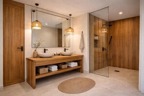 Bathroom - International Eco Resort (DISTRIK MEOS MANSAR)