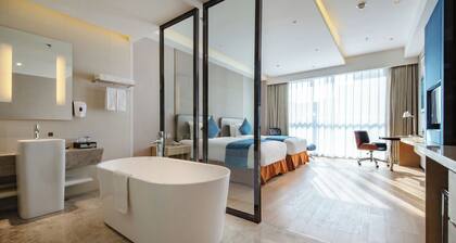 H Crytal Hotel (Jinma Road, Dalian Development Zone)